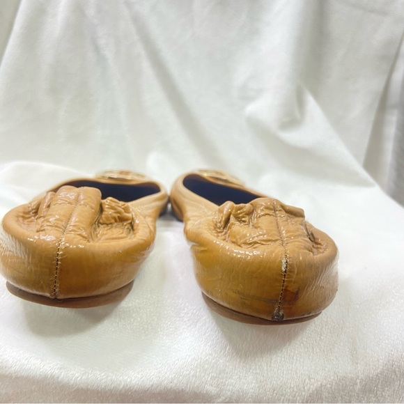 Tory Burch camel color patent leather logo ballet flats. Size 10 - Picture 3 of 7